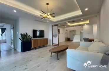 Duplex 4 bedrooms on the Zhenning Rd in Courtyards Jingan temple Line 2, 7